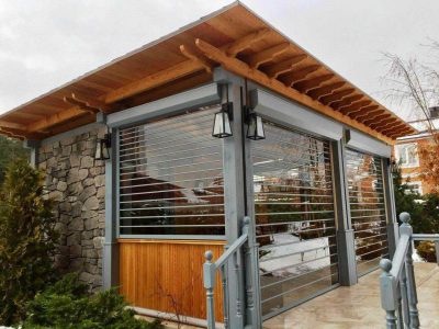 Автоматические мягкие окна для беседки